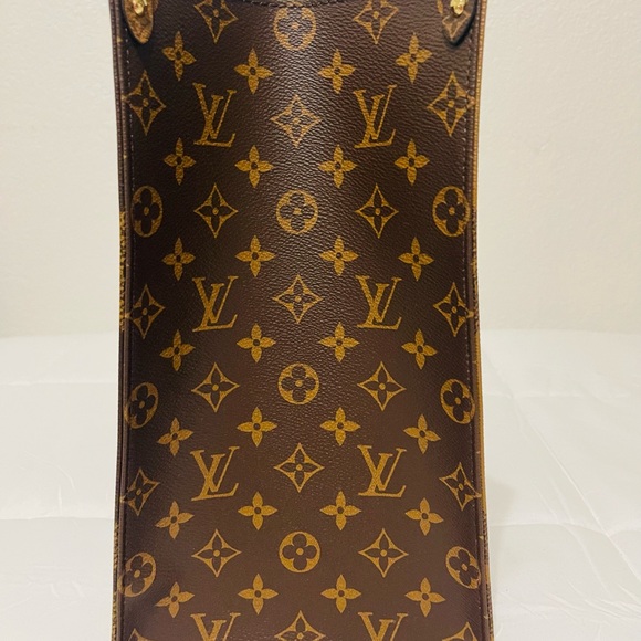 Authentic Louis Vuitton On The Go GM Tote in Reverse Monogram Canvas - Picture 4 of 16